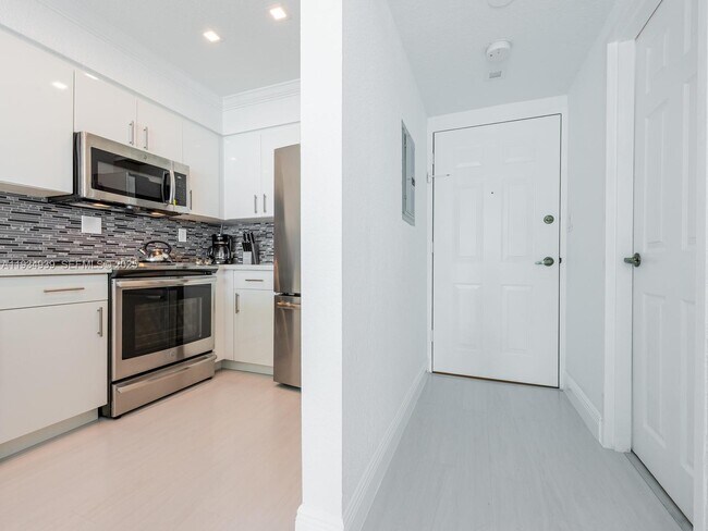 Photo - 2501 S Ocean Dr Unit 1012(available Jan 4)