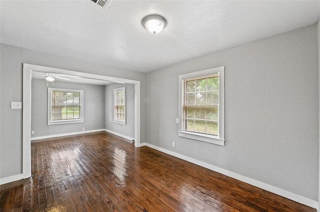 Photo - 4125 Dockrell St