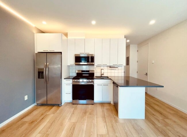 Building Photo - 71-53 69th Pl Unit 2 Rental