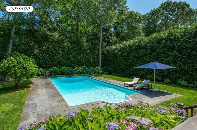 Photo - 16 Roxbury Ln