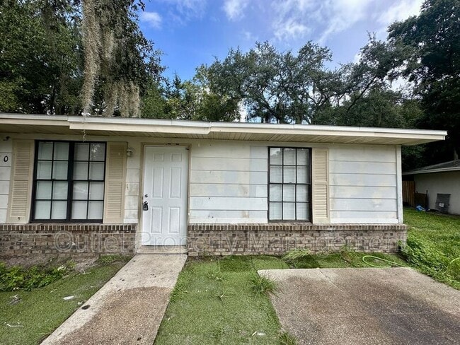 Building Photo - 1710 Ridgewood Ln Unit 1710-B