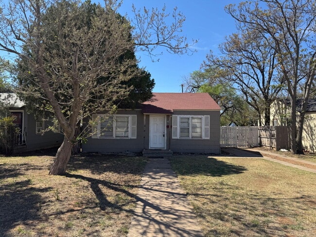 Building Photo - 2011 38th St