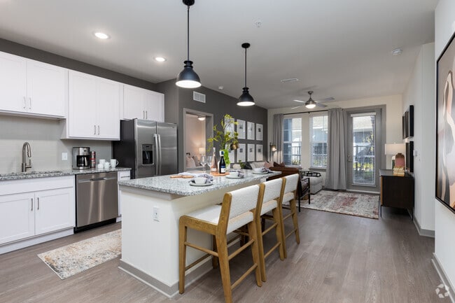 2BR, 2BA - 1070SF