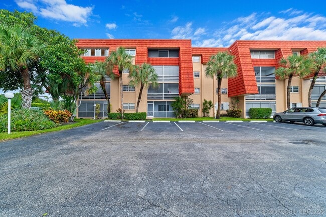 Building Photo - 22615 SW 66th Ave Unit 307