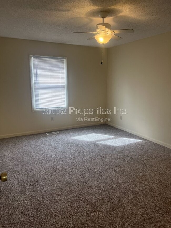 Photo - 253 Woodcastle Dr