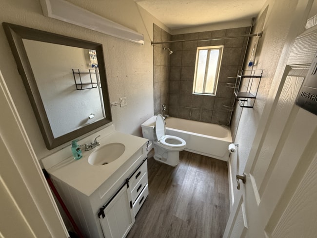 Photo - 508 9th Ave E