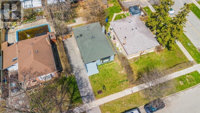 Photo - 203 Toynbee Trail