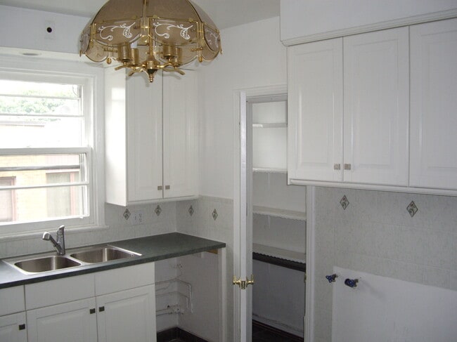 Photo - 6247 Av Lennox Unité 6247