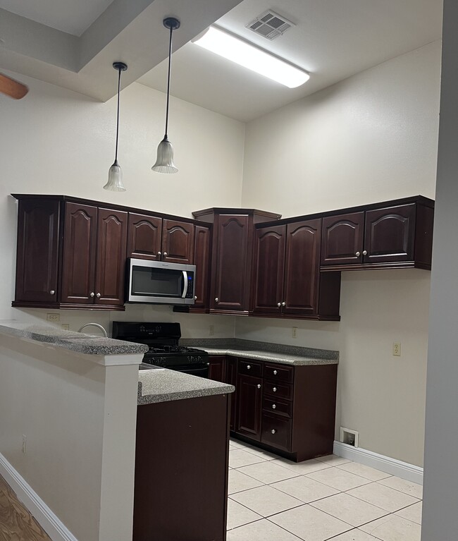 337 Elmira Ave Unidad Charming Duplex Rental