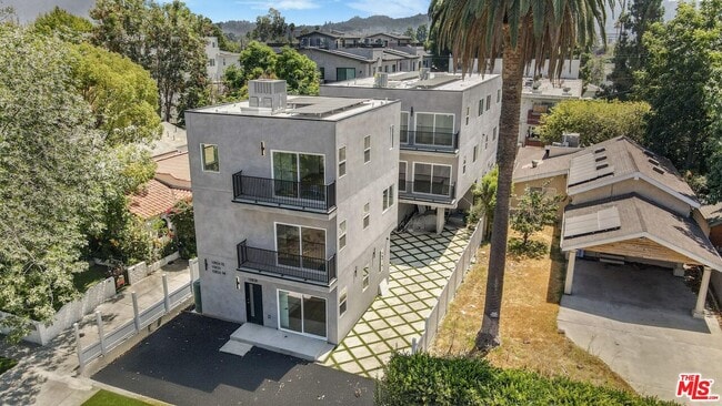 Building Photo - 10826 3/4-10824 Hesby St Rental