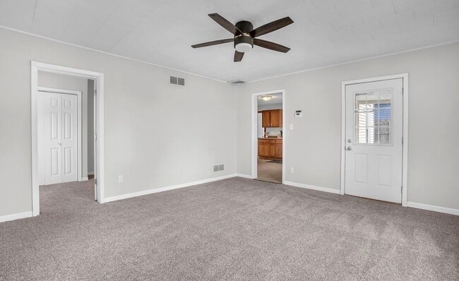 Photo - 105 E Bates St