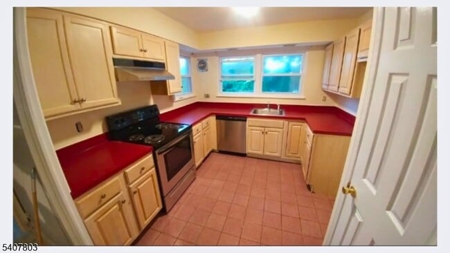 Photo - 304 Lake Shore S