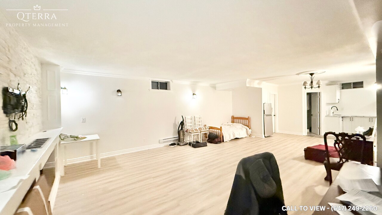 Photo - 1059 Lakeshore Rd E