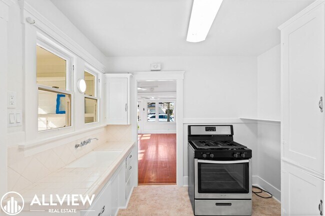 528-530 E Van Bibber Ave