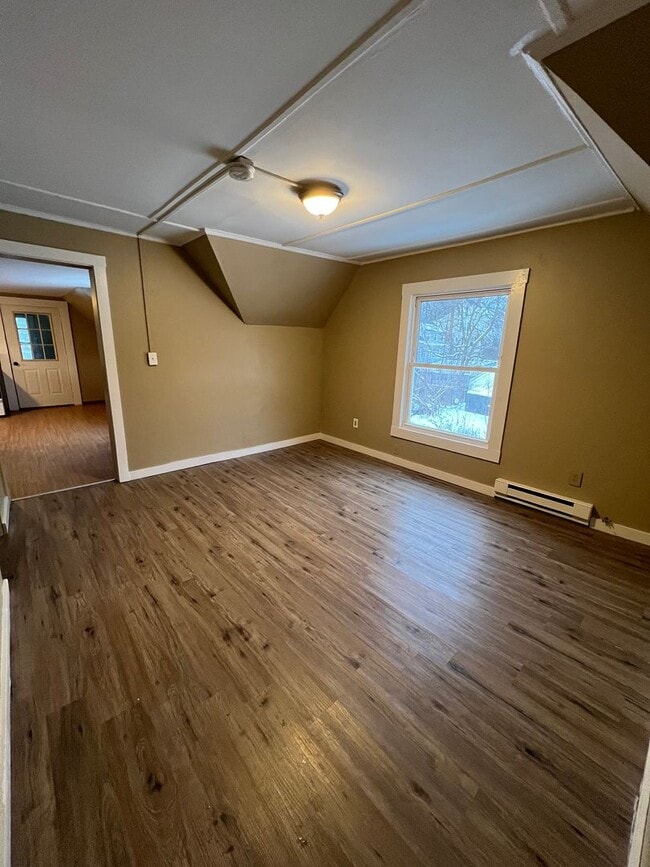 Building Photo - 21 Spruce St Unit Apt 2