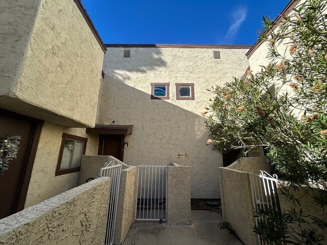 Photo - BRIGHT 2-BEDROOM CONDO NEAR LAS VEGAS LIVING