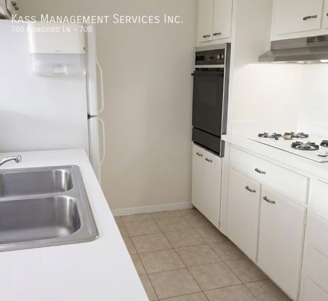 Building Photo - 700 Concord Ln Unit 708