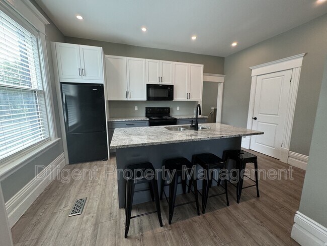 Photo - 203-203 Rubidge St