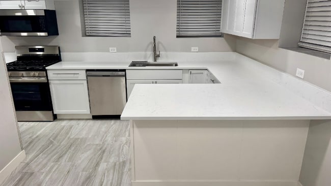 Photo - 5454 W Berteau Ave Unit B