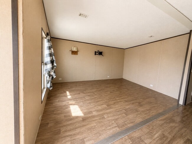 Photo - 144 Pr 7758