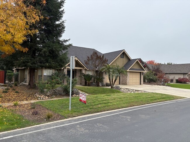 Photo - Entertainer delight rental home located in ''The Lakes'' subdivision Coming soon *Private Showing...