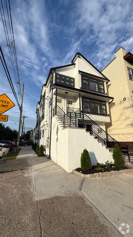 Building Photo - 426 Avon Ave Rental