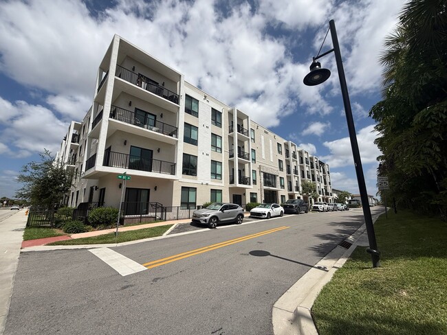 Building Photo - 8001 NW 41st St Unit F-207