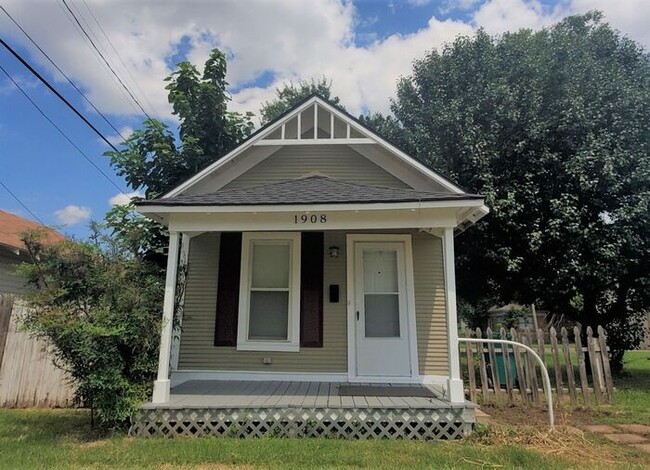 Building Photo - Studio Cottage located in Aurora Addition of NW OKC