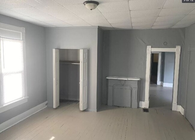 Photo - 629 E Broadway St