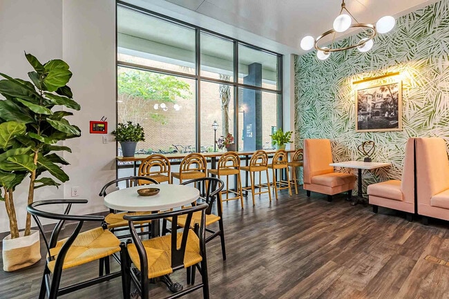 Campus Yugo-Charleston-POI-10 - Yugo Charleston Campus