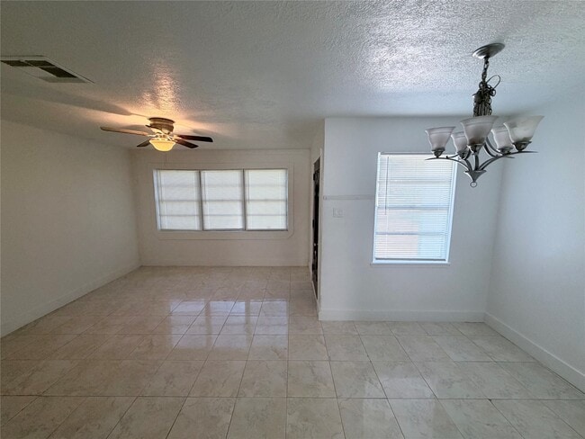 Photo - 2217 Basket St