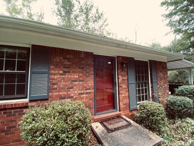 Building Photo - North Asheville - Updated Brick Ranch Rental