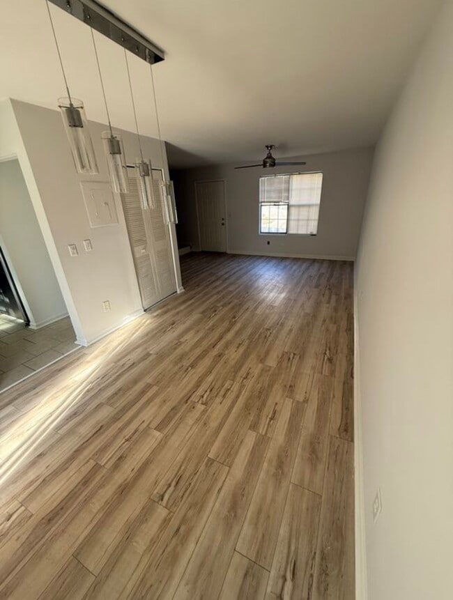 Photo - 283 Flagstone Way