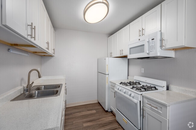 Interior Photo - La Privada Valle Poway