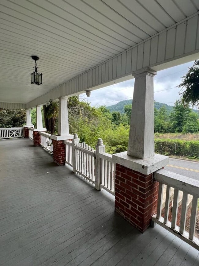 Photo - Downtown Marion Rental!