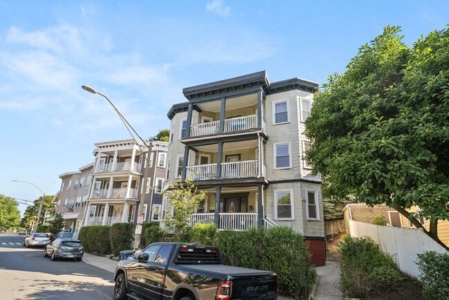 Building Photo - 427 Medford St Rental
