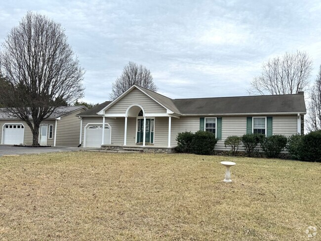 Building Photo - Beautiful Contemporary Ranch Rental