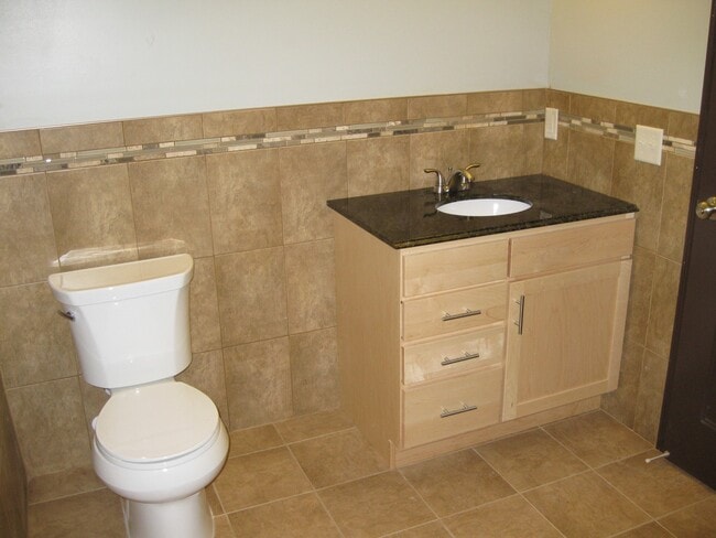 Photo - 633 Ontario St SE