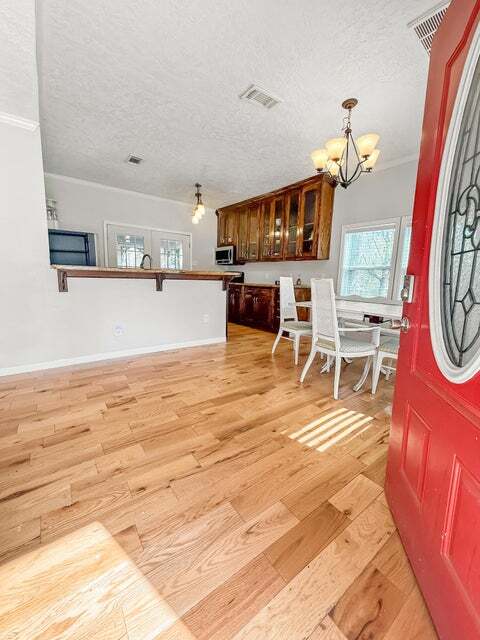 Photo - 303 Knapp St