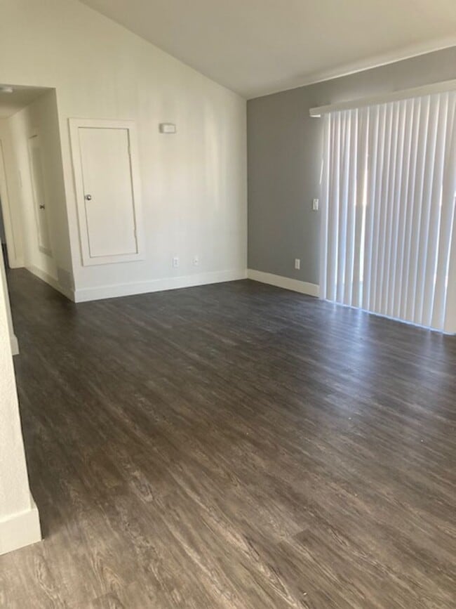 Building Photo - Beautiful 3 Bedroom Apartment In Placentia Unit 142