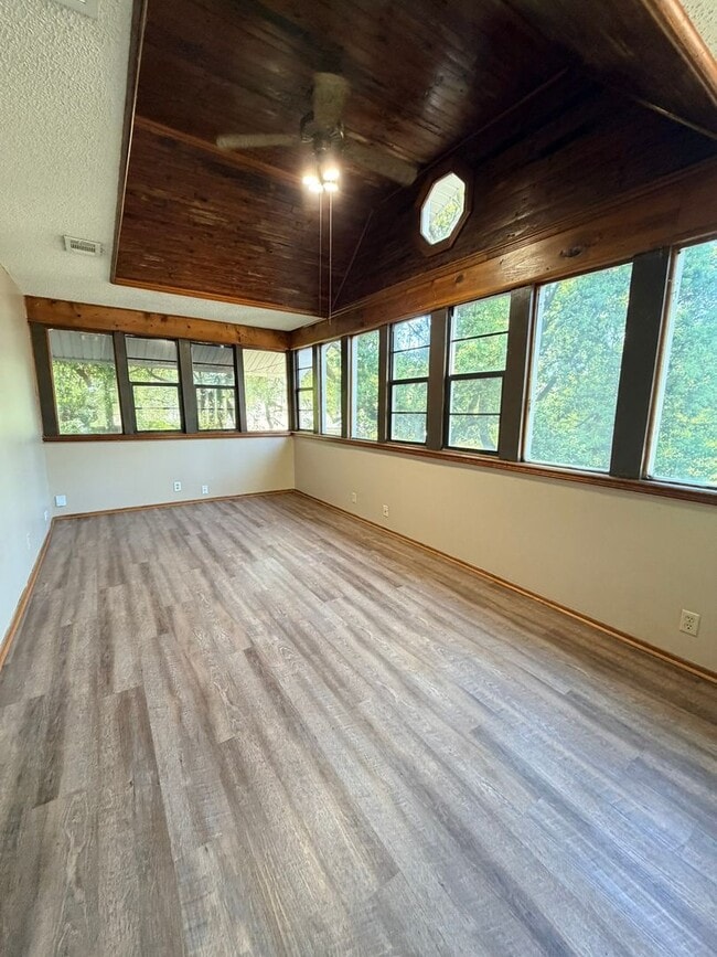 Photo - Upstairs 2BR/1BA Riverside Duplex Apartment