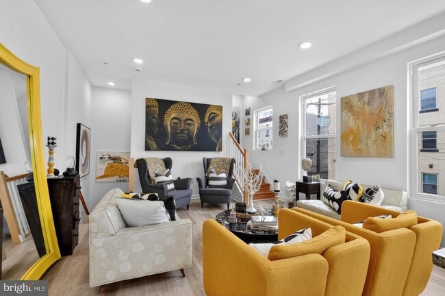 Photo - 2352 W Thompson St Unit 2F