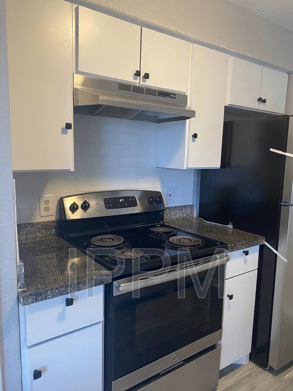 Photo - 910 E Adams Ave