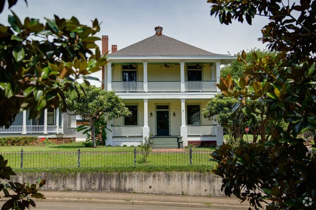 Building Photo - 3/2 on Jackson St Rental