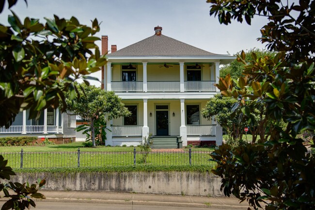 3/2 on Jackson St - 3/2 on Jackson St House