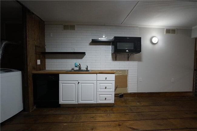 Photo - 528 Rankin St NE