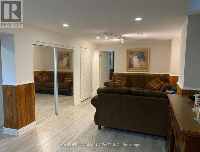 Photo - 1872 Parkside Dr