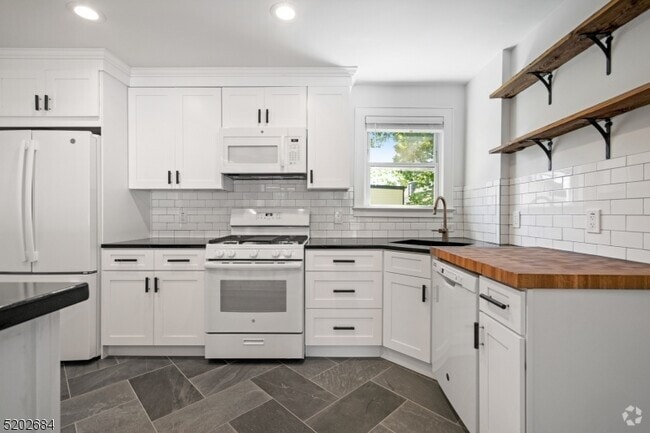 Building Photo - 225 Elmwood Ave Rental