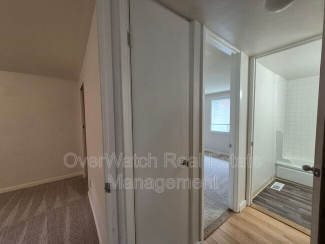 1604 Elmendorf Dr