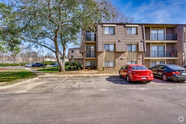 Building Photo - Welcome Home – Spacious Apartment with Mod...